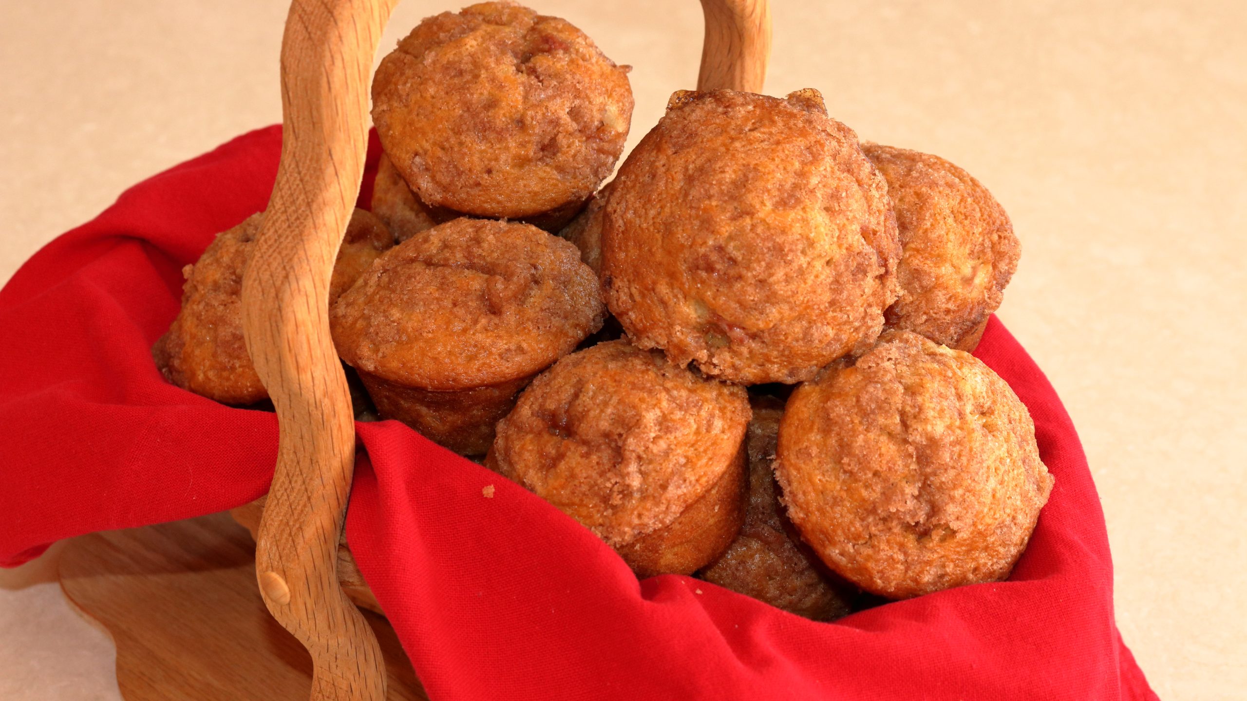Rhubarb Muffins with Cinnamon Sugar Topping